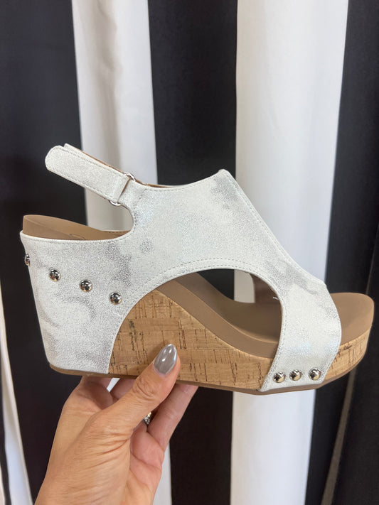 Tiffanie white metallic wedge